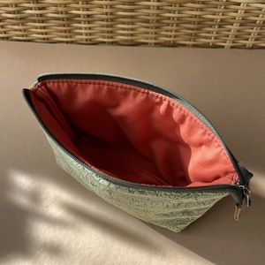 Zöld hímzett sminkes neszesszer táska - táska & tok - neszesszer - Meska.hu