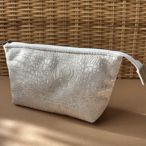 Ezüst, krokodilbőr mintájú sminkes neszesszer táska, Táska & Tok, Neszesszer, Varrás, MESKA