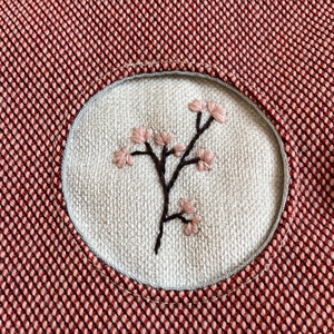 Piros gyapjú könyvtok hímzett középpel - könyv & zene - könyvtok - Meska.hu