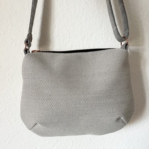 Szürke, valódi gyapjú cross body táska, Táska & Tok, Kézitáska & válltáska, Vállon átvethető táska, , MESKA