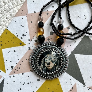 Tacskó medál, Ékszer, Nyaklánc, Medálos nyaklánc, Ékszerkészítés, Gyöngyfűzés, gyöngyhímzés, MESKA