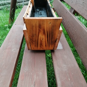 Fa virágláda egyszerű díszítéssel - otthon & életmód - ház & kert - növény & veteményes - Meska.hu