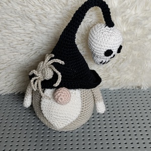 Horgolt Halloween manó - koponyával - otthon & életmód - dekoráció - halloween - halloweeni dekoráció - Meska.hu