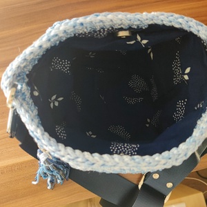 Horgolt kék crossbody - táska & tok - kézitáska & válltáska - vállon átvethető táska - Meska.hu