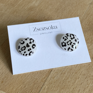 Spotted Big White fülbevaló, Ékszer, Fülbevaló, Pötty fülbevaló, Gyurma, MESKA