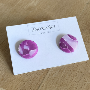 Cyclamen and Pink Marble fülbevaló, Ékszer, Fülbevaló, Pötty fülbevaló, Gyurma, MESKA