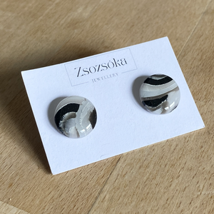 Black Marble pötty fülbevaló, Ékszer, Fülbevaló, Pötty fülbevaló, Gyurma, MESKA