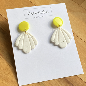 Neon and white spotted Flower, Ékszer, Fülbevaló, Lógó fülbevaló, Gyurma, MESKA