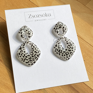Spotted white Geometric Fülbevalók - Meska.hu