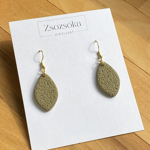 Khaki Little Leaves, Ékszer, Fülbevaló, Lógó fülbevaló, Gyurma, MESKA