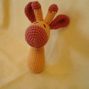 Zsiráf csörgő  amigurumi figura - játék & sport - 3 éves kor alattiaknak - csörgő - Meska.hu