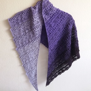 Csipke és bogyó mintás tavaszi vállkendő lila színátmenetes - ruha & divat - sál, sapka, kendő - vállkendő - Meska.hu