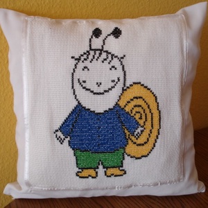 Keresztszemes párna huzat Bogyó mesefigura mintával, Otthon & Életmód, Lakástextil, Párna & Párnahuzat, Hímzés, MESKA