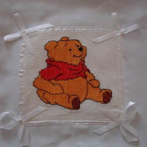 Keresztszemes párna Micimackó mesefigurás mintával, Otthon & Életmód, Lakástextil, Párna & Párnahuzat, Hímzés, MESKA