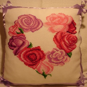 Keresztszemes párna huzat rózsa csokor szív mintával - otthon & életmód - lakástextil - párna & párnahuzat - Meska.hu