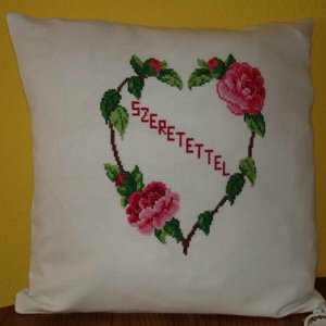 Keresztszemes párna huzat szív-szeretettel felirattal, Otthon & Életmód, Lakástextil, Párna & Párnahuzat, Hímzés, MESKA