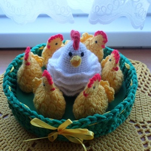 Húsvét asztali dísz tyúk, csibe,  kosárban rendelhető - otthon & életmód - dekoráció - asztal és polc dekoráció - asztaldísz - Meska.hu
