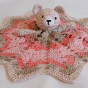 Szundikendő, babarongyi maci rózsa amigurumi figurával - játék & sport - 3 éves kor alattiaknak - alvóka & rongyi - Meska.hu