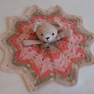 Szundikendő, babarongyi maci rózsa amigurumi figurával - játék & sport - 3 éves kor alattiaknak - alvóka & rongyi - Meska.hu