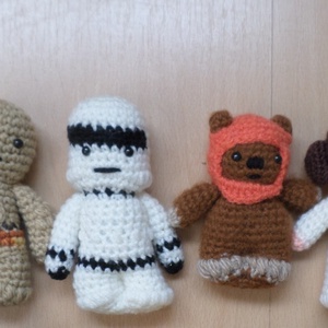 Kis figurák amigurumi egyben eladó 11 db - játék & sport - készségfejlesztő és logikai játék - toronyépítő- és egyensúlyozó játékok - Meska.hu