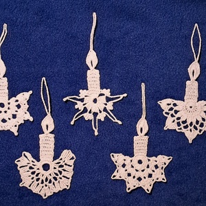 Karácsonyi  gyertya  horgolt fenyő dísz 5 db / garnitúra - karácsony - karácsonyi lakásdekoráció - karácsonyfadíszek - Meska.hu