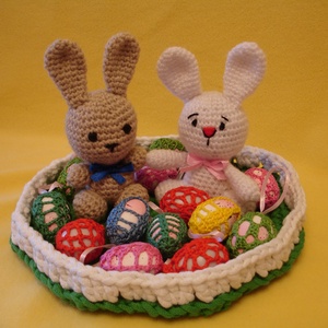 Húsvét asztali dísz nyuszi és tojás kosárban rendelhető - Meska.hu