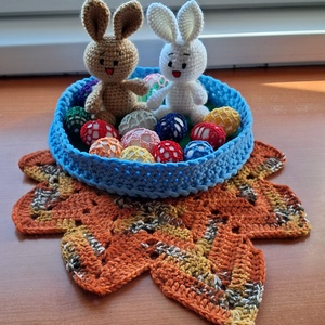 Húsvét asztali dísz nyuszi és tojás kosárban  - ünnepi díszek, dekorációk - húsvéti díszek és dekorációk - húsvéti asztaldíszek - Meska.hu