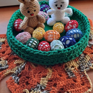 Húsvét asztali dísz nyuszi és tojás kosárban  - ünnepi díszek, dekorációk - húsvéti díszek és dekorációk - húsvéti asztaldíszek - Meska.hu