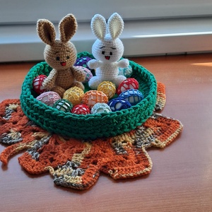 Húsvét asztali dísz nyuszi és tojás kosárban  - ünnepi díszek, dekorációk - húsvéti díszek és dekorációk - húsvéti asztaldíszek - Meska.hu