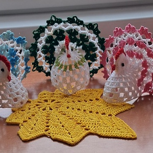 Húsvét horgolt tyúk 3 db falevél terítővel, Ünnepi díszek, dekorációk, Húsvéti díszek és dekorációk, Húsvéti asztaldíszek, Horgolás, MESKA