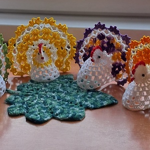 Húsvét horgolt tyúk 4 db falevél terítővel, Ünnepi díszek, dekorációk, Húsvéti díszek és dekorációk, Húsvéti asztaldíszek, Horgolás, MESKA