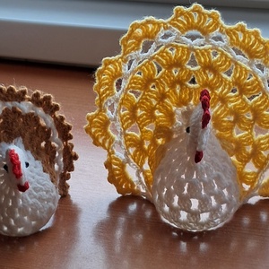 Húsvét horgolt tyúk 3 db  - ünnepi díszek, dekorációk - húsvéti díszek és dekorációk - húsvéti asztaldíszek - Meska.hu