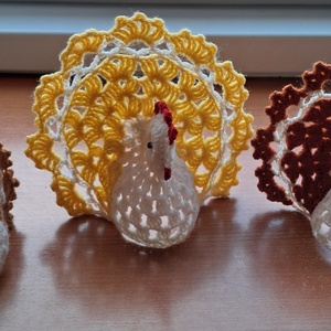 Húsvét horgolt tyúk 3 db  - ünnepi díszek, dekorációk - húsvéti díszek és dekorációk - húsvéti asztaldíszek - Meska.hu