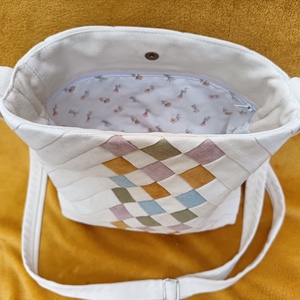 Ekrü szépség (vállon átvethető táska) - táska & tok - kézitáska & válltáska - vállon átvethető táska - Meska.hu