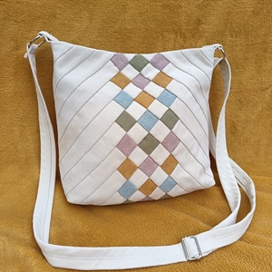 Ekrü szépség (vállon átvethető táska), Táska & Tok, Kézitáska & válltáska, Vállon átvethető táska, Varrás, Újrahasznosított alapanyagból készült termékek, MESKA