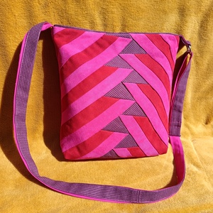 Fanni kedvence (vállon átvethető táska), Táska & Tok, Kézitáska & válltáska, Vállon átvethető táska, Varrás, Újrahasznosított alapanyagból készült termékek, MESKA
