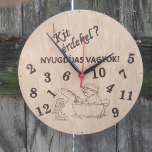 Nyugdíjas búcsúztatóra - kézzel rajzolt gravírozott falióra, Otthon & Életmód, Dekoráció, Fali és függő dekoráció, Falióra & óra, Famegmunkálás, Gravírozás, pirográfia, MESKA