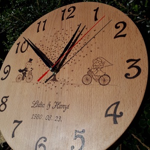 Esküvőre, nászajándékként kézzel készített egyedi fa falióra - biciklis grafikával - otthon & életmód - dekoráció - fali és függő dekoráció - falióra & óra - Meska.hu