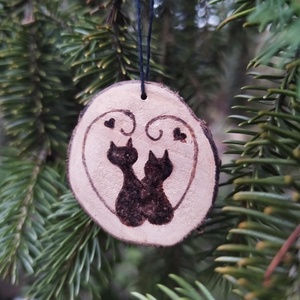 Kézzel rajzolt és gravírozott fa karácsonyfadísz - otthon & életmód - dekoráció - fali és függő dekoráció - függődísz - Meska.hu