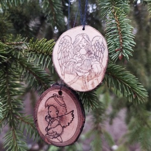 Kézzel rajzolt és gravírozott fa karácsonyfadísz - otthon & életmód - dekoráció - fali és függő dekoráció - függődísz - Meska.hu