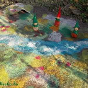 Nemez waldorf-jellegű játszó szőnyeg manókkal és manólakokkal :) - Meska.hu