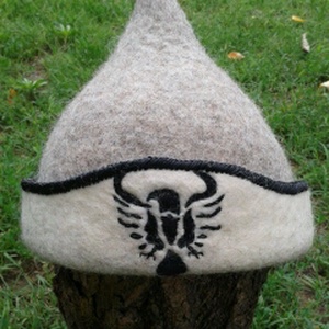 Nemez süveg és tarsoly - Meska.hu