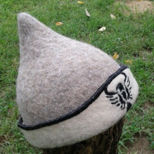 Nemez süveg és tarsoly -  - Meska.hu