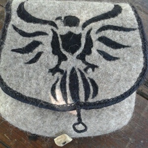 Nemez süveg és tarsoly -  - Meska.hu