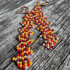 Zsuwel Bordós-barnás cikkcakk fülbevaló , Ékszer, Fülbevaló, Lógó fülbevaló, Gyöngyfűzés, gyöngyhímzés, Ékszerkészítés, MESKA