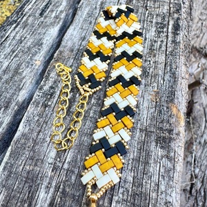 Zsuwel Sárga-fekete-fehér karkötő , Ékszer, Karkötő, Gyöngyös karkötő, Ékszerkészítés, Gyöngyfűzés, gyöngyhímzés, MESKA