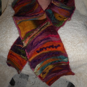 Tűnemezelt sál /nemez sál/ Télen is színesen/needle felting - ruha & divat - sál, sapka, kendő - sál - Meska.hu