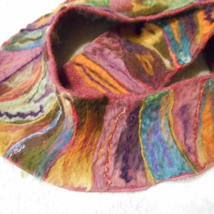 Tűnemezelt sál /nemez sál/ Télen is színesen/needle felting - ruha & divat - sál, sapka, kendő - sál - Meska.hu
