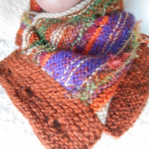 Free style knitting//freeform sál gombokkal /nyakmelegítő - ruha & divat - sál, sapka, kendő - sál - Meska.hu