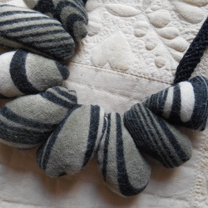 Kavicsos nyaklánc/ Textilnyaklánc /textli nyakék - ékszer - nyaklánc - medálos nyaklánc - Meska.hu